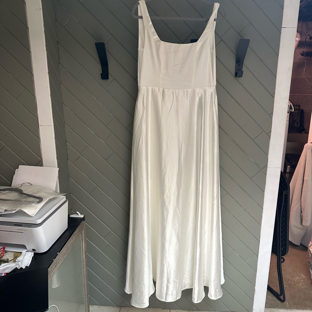 Elegant White Lulus Maxi Dress never worn